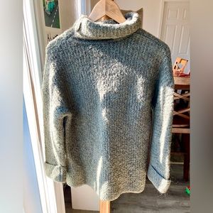 Express Women’s Green Turtle Neck Knit Sweater (xS)
